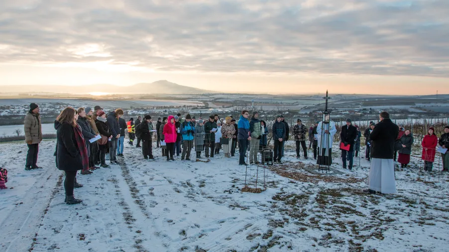 Ve Starovičkách na Břeclavsku vznikla křížová cesta P. Václava Drboly